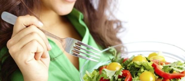 Reeducação de hábitos alimentares. Reeducação de hábitos alimentares.