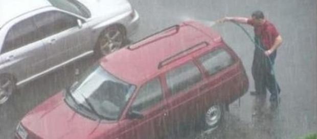 Sempre que você resolve lavar o carro, chove Sempre que você resolve lavar o carro, chove