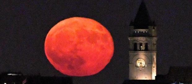 Three 'supermoons' will illuminate the globe to end 2016 with a ... - dailymail.co.uk Three 'supermoons' will illuminate the globe to end 2016 with a ... - dailymail.co.uk