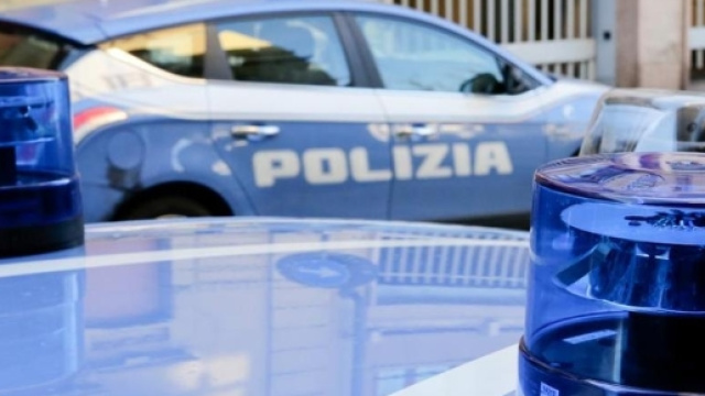Bari, donna trovata morta in casa con la testa infilata in una busta