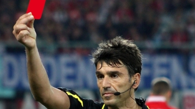 Estrarre un cartellino rosso per un arbitro, specie nelle categorie minori, pu&ograve; essere molto pericoloso