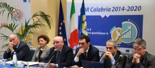 Paolo Praticò presenta i bandi regionali.