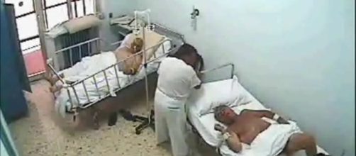 Maestro legato mani e piedi in ospedale: medici e infermieri condannati