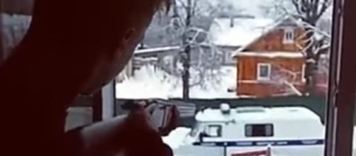 Russia, teenager chiusi in casa sparano alla Polizia e trasmettono scene su Periscope