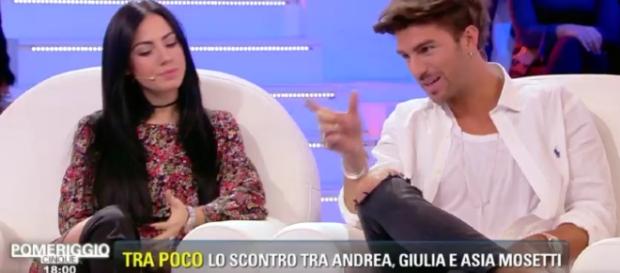 Andrea e Giulia litigano a Pomeriggio 5 Andrea e Giulia litigano a Pomeriggio 5