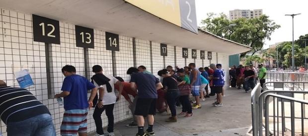 Bilheterias do Maracanã recebem grande movimentação de torcedores para Fluminense e Atlético-PR (Foto: Divulgação FFC) Bilheterias do Maracanã recebem grande movimentação de torcedores para Fluminense e Atlético-PR (Foto: Divulgação FFC)