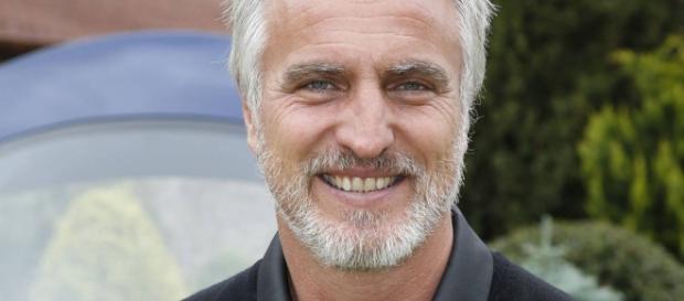 David Ginola présente la France a un incroyable talent - purepeople.com David Ginola présente la France a un incroyable talent - purepeople.com
