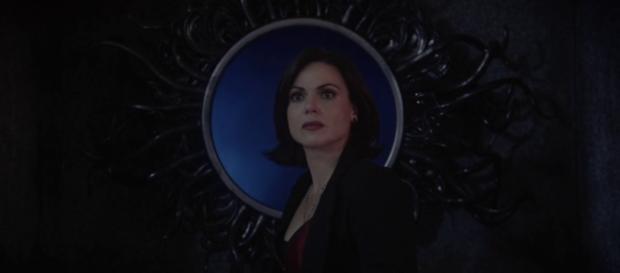 Nella foto: Lana Parrilla è Regina Mills Nella foto: Lana Parrilla è Regina Mills