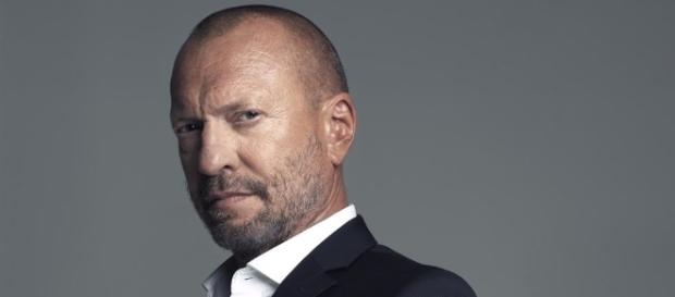 Taranto - Borse di studio di Biagio Antonacci per figli dipendenti ILVA Taranto - Borse di studio di Biagio Antonacci per figli dipendenti ILVA