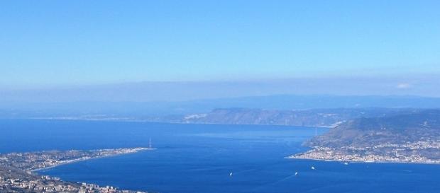 Villa San Giovanni e Stretto di Messina dall'alto. Villa San Giovanni e Stretto di Messina dall'alto.