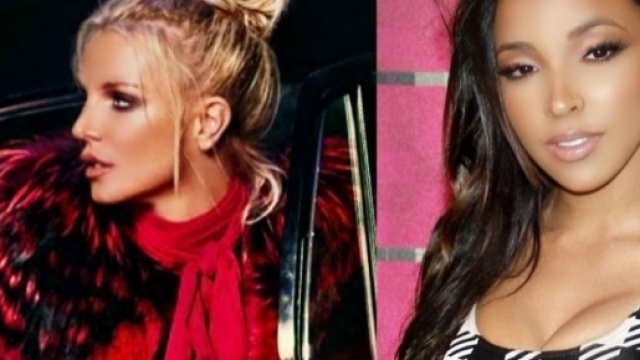 #BritneySpears debutta alla #1, nella classifica iTunes di ben 15 Paesi del mondo, con #SlumberParty. #BlastingNews