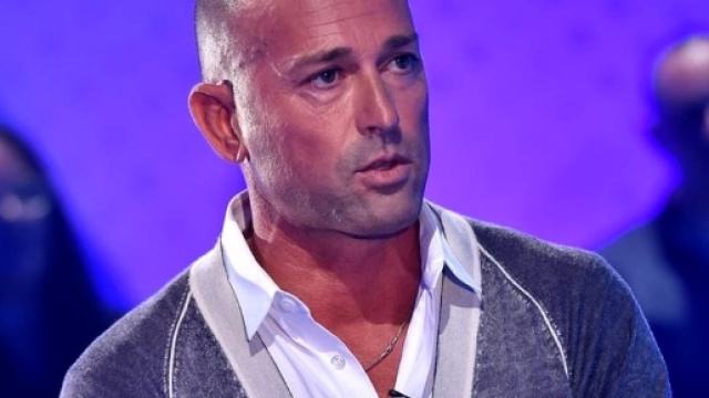 Stefano Bettarini ringrazia Elenoire Casalegno