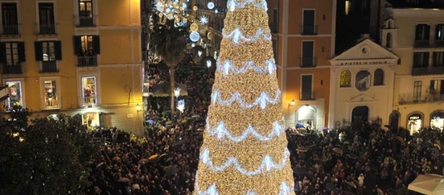 albero di natale gigante a salerno