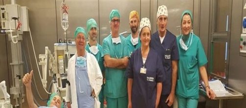 L'equipe medica che ha effettuato l'innovativa operazione chirurgica. Foto da Il Gazzettino.