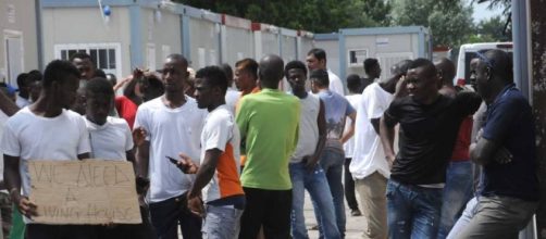 Migranti arrivano all'hotel Lory di Ficarolo: proprietario accusa malore