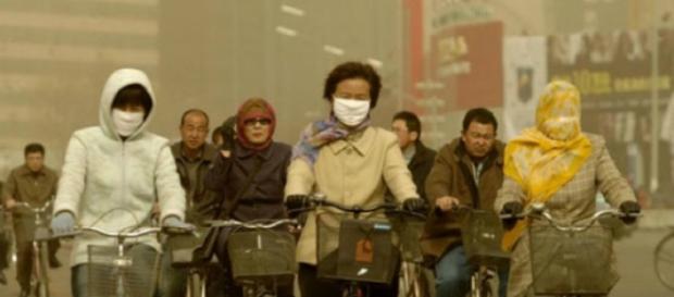 Credits: http://www.stopco2.ro/2014/01/21/americanii-si-europenii-responsabili-de-poluarea-din-china/ Credits: http://www.stopco2.ro/2014/01/21/americanii-si-europenii-responsabili-de-poluarea-din-china/