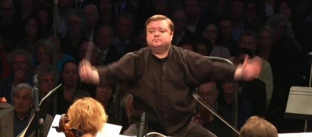 Il direttore d'orchestra Mikko Franck e L'Orchestre Philharmonique de Radio France Il direttore d'orchestra Mikko Franck e L'Orchestre Philharmonique de Radio France