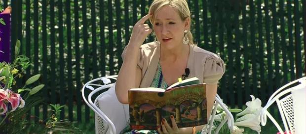 J.K. Rowling, autrice dello pseudolibrum "Animali fantastici e dove trovarli" J.K. Rowling, autrice dello pseudolibrum "Animali fantastici e dove trovarli"