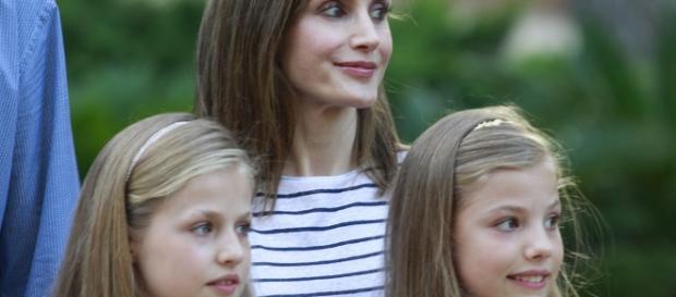 La Reina Letizia, dura con la Princesa Leonor y la Infanta Sofía. La Reina Letizia, dura con la Princesa Leonor y la Infanta Sofía.
