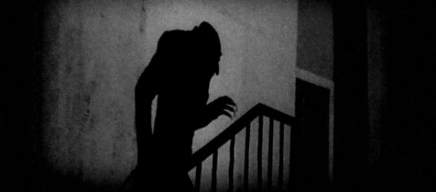 nosferatu-1000x563.jpg - horrormovies.gr nosferatu-1000x563.jpg - horrormovies.gr