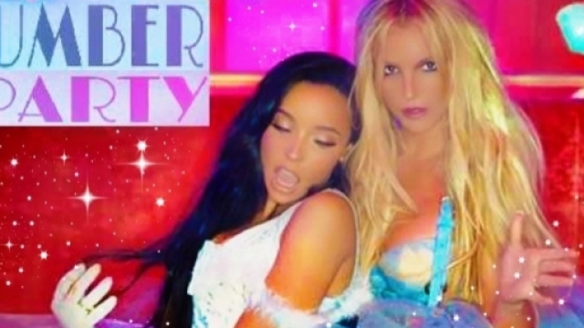 #BritneySpears pubblica il video '#SlumberParty', ed &egrave; trending-topic mondiale su Twitter! #BlastingNews