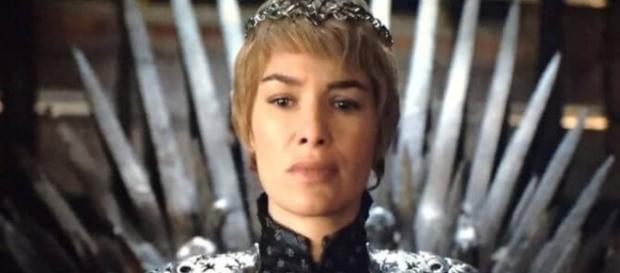 Cersei Lannister, durante la ceremonia de su coronación. Cersei Lannister, durante la ceremonia de su coronación.
