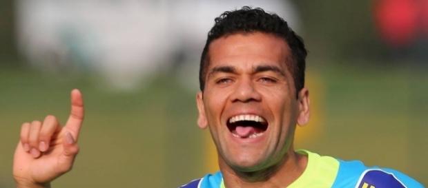 Daniel Alves se diz feliz com o trabalho de Tite Daniel Alves se diz feliz com o trabalho de Tite