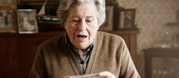 Imagen del personaje principal del Spot: Carmina, una anciana que cree haberle tocado el gordo. Imagen del personaje principal del Spot: Carmina, una anciana que cree haberle tocado el gordo.