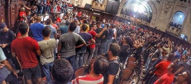 Invasão da Alerj e Brasília, entenda o porquê Invasão da Alerj e Brasília, entenda o porquê
