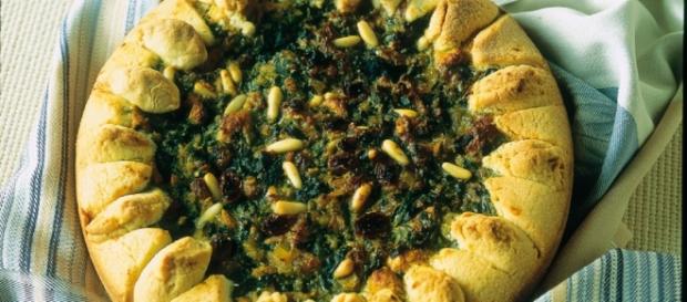 Torta d'erbi o torta co' becchi lucchese Torta d'erbi o torta co' becchi lucchese
