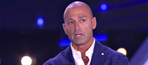 Uomini e Donne news: Stefano Bettarini cercherà l'amore nel trono over? Ecco l'ipotesi Uomini e Donne news: Stefano Bettarini cercherà l'amore nel trono over? Ecco l'ipotesi