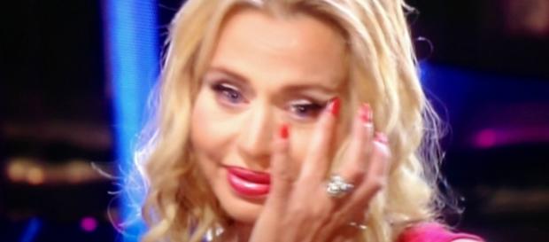Valeria Marini contro Gigi D'Alessio Valeria Marini contro Gigi D'Alessio