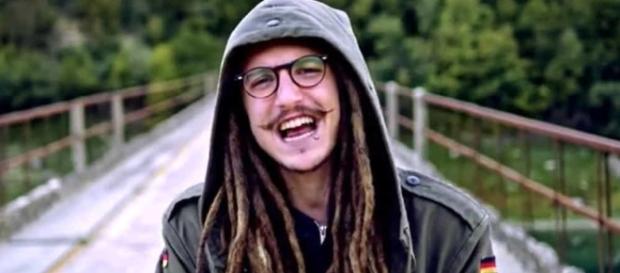 X Factor 10: Puntata del live dedicata a Cranio Randagio scomparso misteriosamente X Factor 10: Puntata del live dedicata a Cranio Randagio scomparso misteriosamente