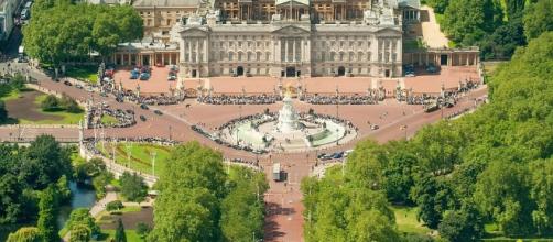 The Queen to stay at Buckingham Palace during £370m refurb that ... - floridanewsgrio.com