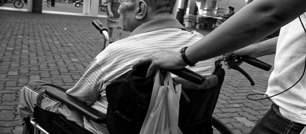 Badanti violenti: una grave problematica sociale Badanti violenti: una grave problematica sociale