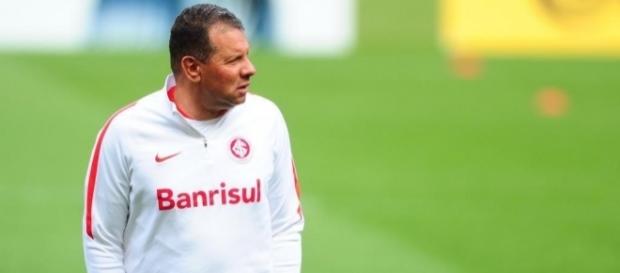 Celso Roth foi o terceiro técnico a dirigir o Internacional no Brasileirão Celso Roth foi o terceiro técnico a dirigir o Internacional no Brasileirão