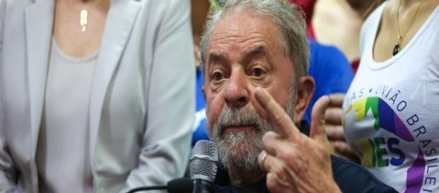 Defesa do ex-presidente Lula requer que Sérgio Moro acione a presidência da República Defesa do ex-presidente Lula requer que Sérgio Moro acione a presidência da República