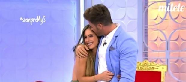 Fotografía de la pareja perteneciente a Ana Calderón.♥ (@ana_calderon12) | Twitter - twitter.com Fotografía de la pareja perteneciente a Ana Calderón.♥ (@ana_calderon12) | Twitter - twitter.com