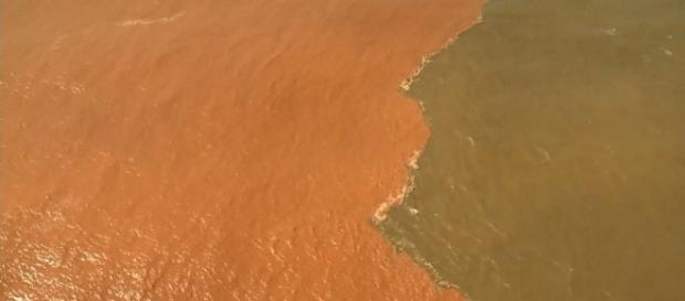 Lama de barragem da Samarco chega ao mar no Espírito Santo. Lama de barragem da Samarco chega ao mar no Espírito Santo.
