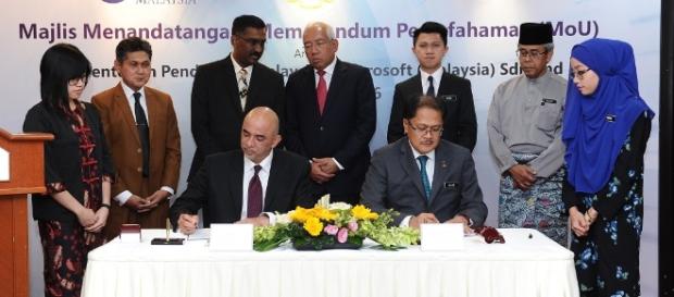Ministry of Education signs MoU with Microsoft Malaysia to support ICT driven teaching and learning Ministry of Education signs MoU with Microsoft Malaysia to support ICT driven teaching and learning