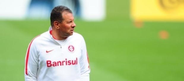Roth e a diretoria do Inter decidiram em comum acordo pela saída Roth e a diretoria do Inter decidiram em comum acordo pela saída