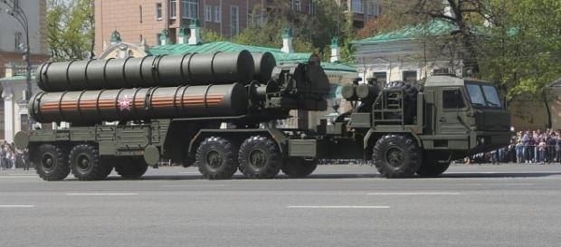 Sistemul de rachete S-400 Triumf, capabil să distrugă orice aeronavă inamică - Foto: Wikipedia Sistemul de rachete S-400 Triumf, capabil să distrugă orice aeronavă inamică - Foto: Wikipedia