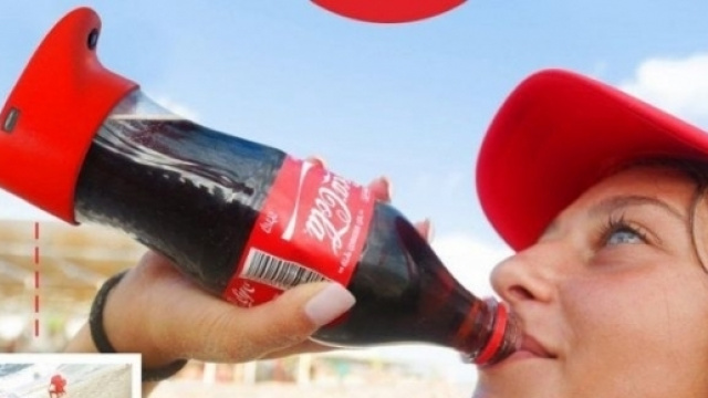 coca-cola immette sul mercato la selfie-bottle