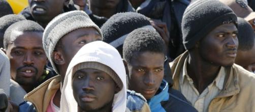 Gruppo di migranti arriva in Italia