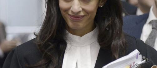 L' avvocatessa Amal Clooney in udienza