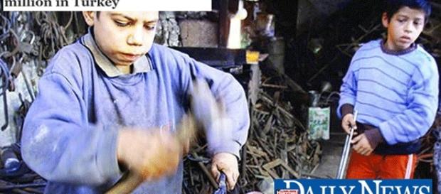 En Turquie, les mariages entre majeurs et mineurs sont fréquents, et encore davantage le travail des enfants est quasi-généralisé En Turquie, les mariages entre majeurs et mineurs sont fréquents, et encore davantage le travail des enfants est quasi-généralisé