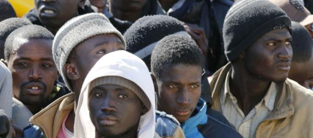 Gruppo di migranti arriva in Italia Gruppo di migranti arriva in Italia