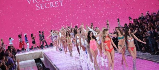 Victoria's Secret à Paris : Lady Gaga et The Weeknd, chanteurs ... - purepeople.com Victoria's Secret à Paris : Lady Gaga et The Weeknd, chanteurs ... - purepeople.com