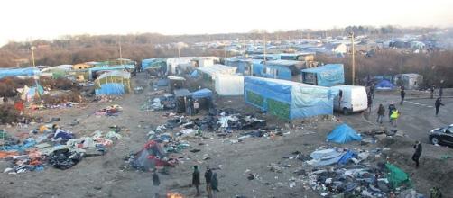 Photo of the "Jungle" refugee camp in Calais