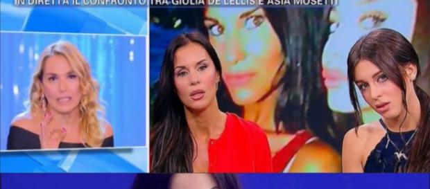 Barbara D'Urso ha attaccato le Mosetti a "Pomeriggio 5". Barbara D'Urso ha attaccato le Mosetti a "Pomeriggio 5".